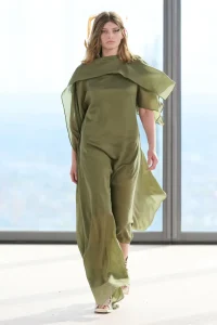 MjE3OTEyNzUyNTUzOTI4Mjk0