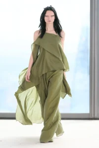 MjE3OTEyNzUyNTUzOTI4NTQw