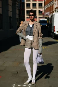 MjE3OTM1Mzg3MzAwMjEwNTI0