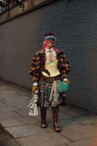 MjE3OTM1Mzg3NTY4MzgzNTkw